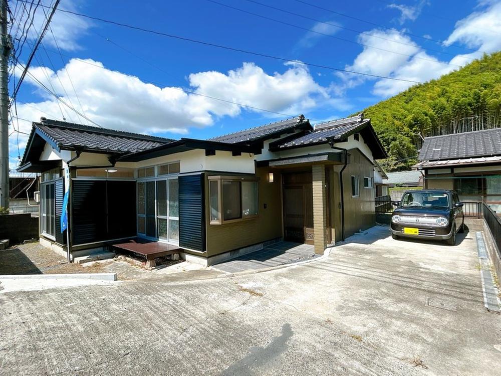 明るく広々としたリビングが魅力のリフォーム済み平屋2LDK、柳井市
