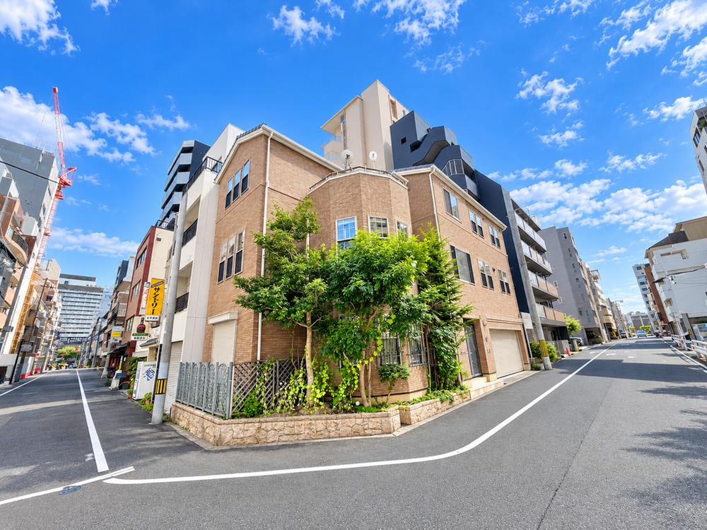 Bright 5LDK Wooden Townhouse near Tanimachi 9-chome, Osaka, Osaka