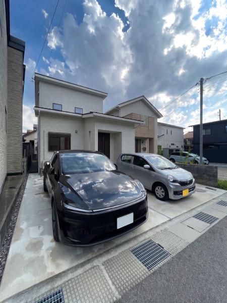 Near-new 3LDK wooden house in Sakae-machi, Toyama—south-facing LDK, solar & 2-car parking, Toyama