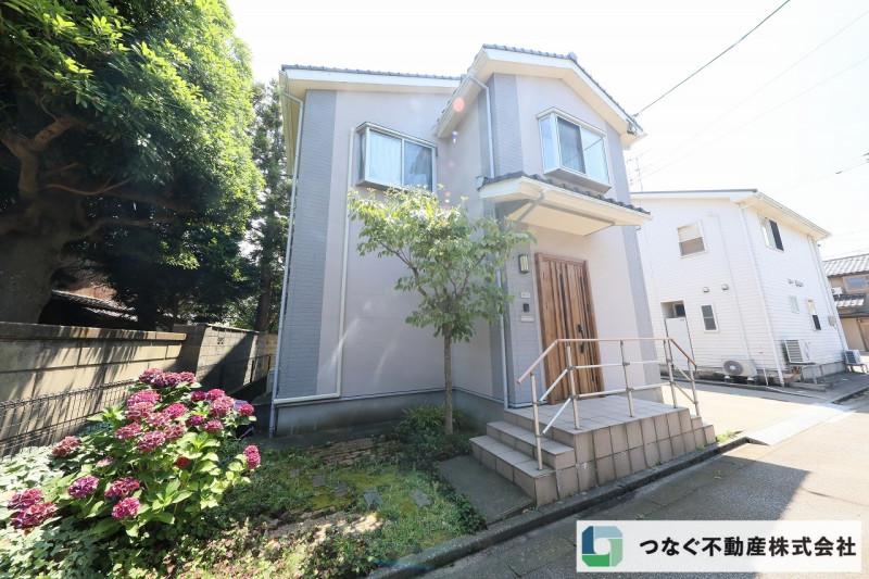 Bright 4LDK Home with Tatami Room and Three-Plus Parking Spaces, Nonoichi, Ishikawa