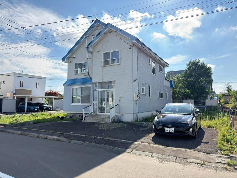Spacious 6LDK Family Home on a Generous Corner Lot in Eniwa, Hokkaido