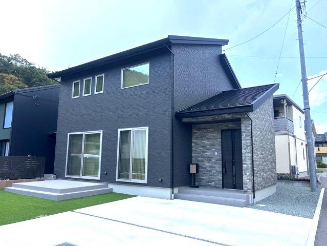 Nearly New, Fully Renovated 4LDK Home with Solar Power in Chikuma, Nagano