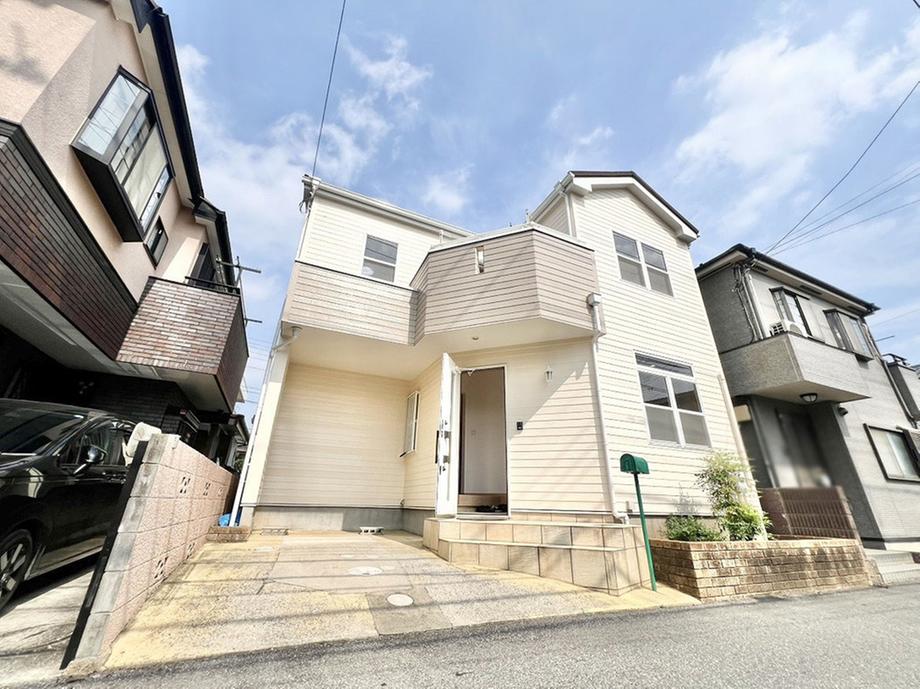 Bright Corner-Lot 4LDK+S Home with Loft in Kamagaya, Chiba