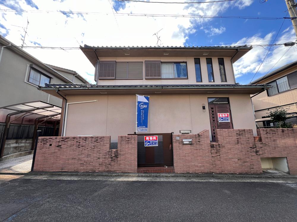 Spacious 4SLDK Home with Two-Car Parking in Terayamadai, Kyoto