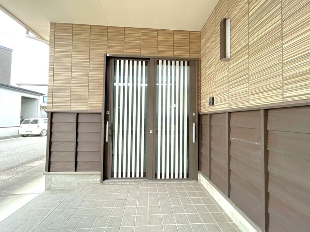 Bright 3LDK Wooden Home with Floor Heating in Quiet Tainai, Niigata