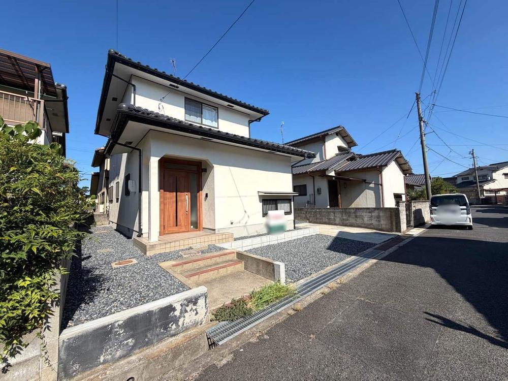 Renovated 4LDK Wooden House with 3-Car Parking in Okayama Minami-ku, Okayama