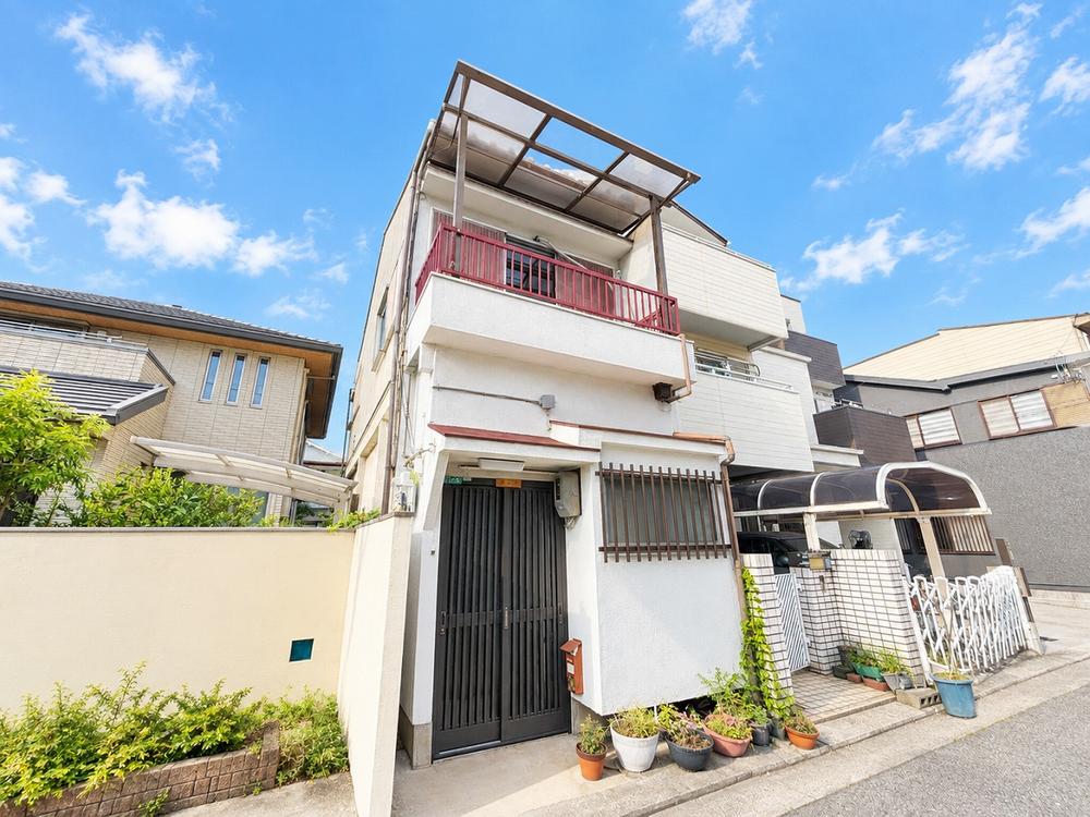 Unrenovated 2DK+S Wooden House near Sakai-shi Station, Osaka