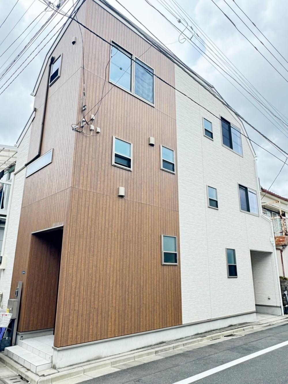 Bright 2LDK+S Townhouse with Built-in Garage near Akabane, Tokyo