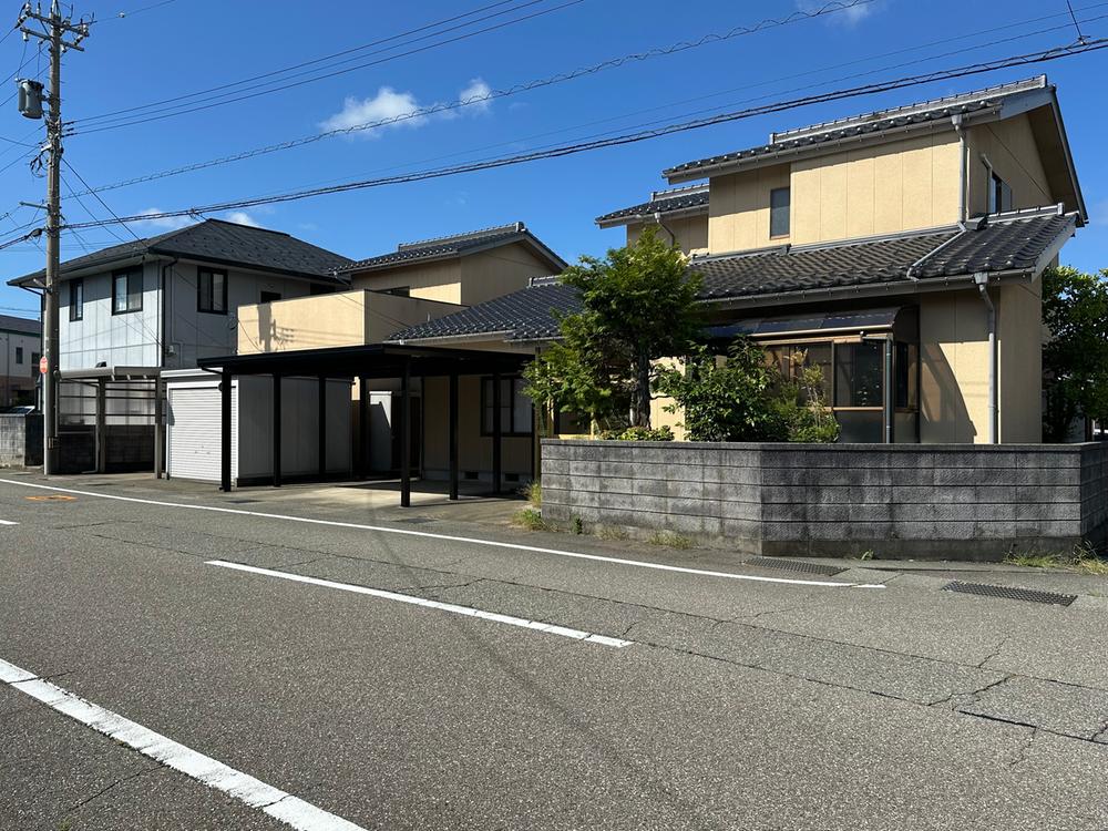 Renovated Two-Family 8LDK Wooden House with Courtyard in Hakusan, Ishikawa