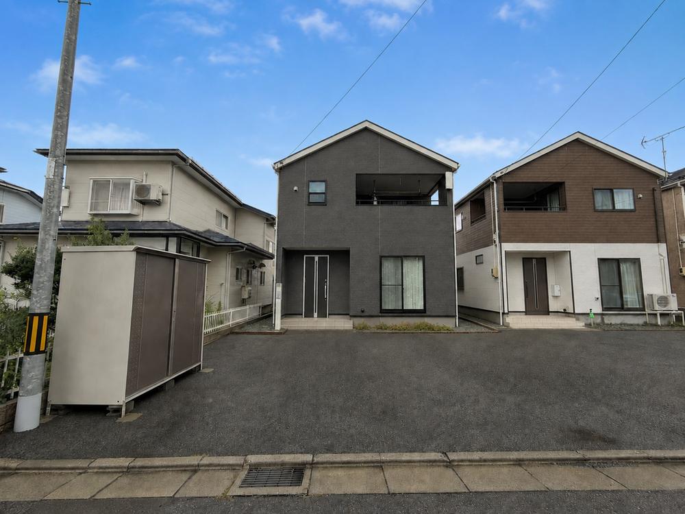 Spacious 6K Wooden House on a Sunny Corner Lot in Peaceful Akita, Akita