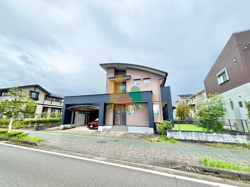 Solar-Powered 4LDK Home with Vaulted Ceiling in Quiet Itohara, Miyazaki