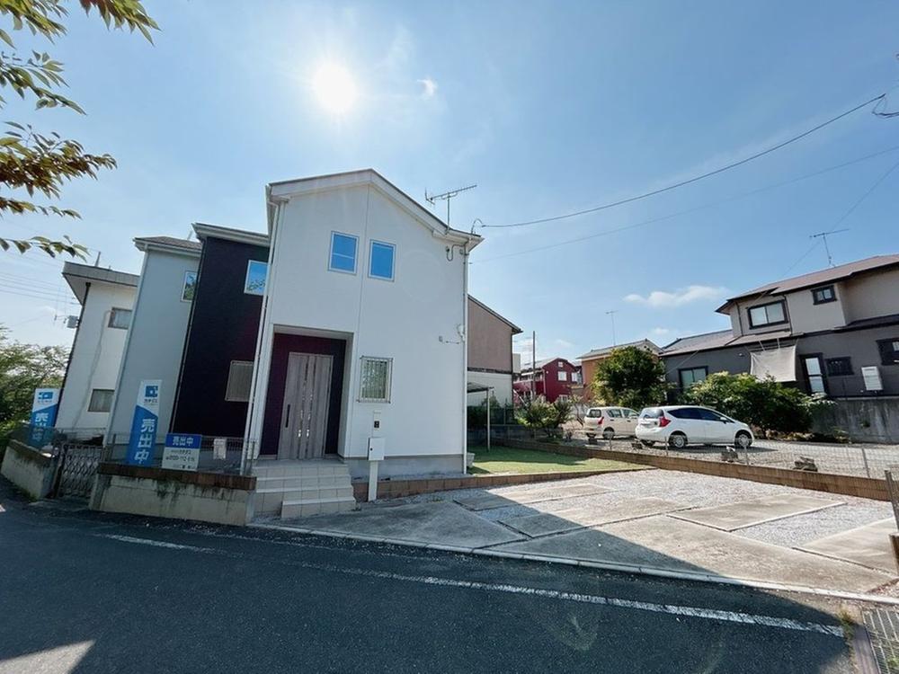 Bright 4LDK+S Home in Fukaya with Garden, Storage & 3-Car Parking, Saitama
