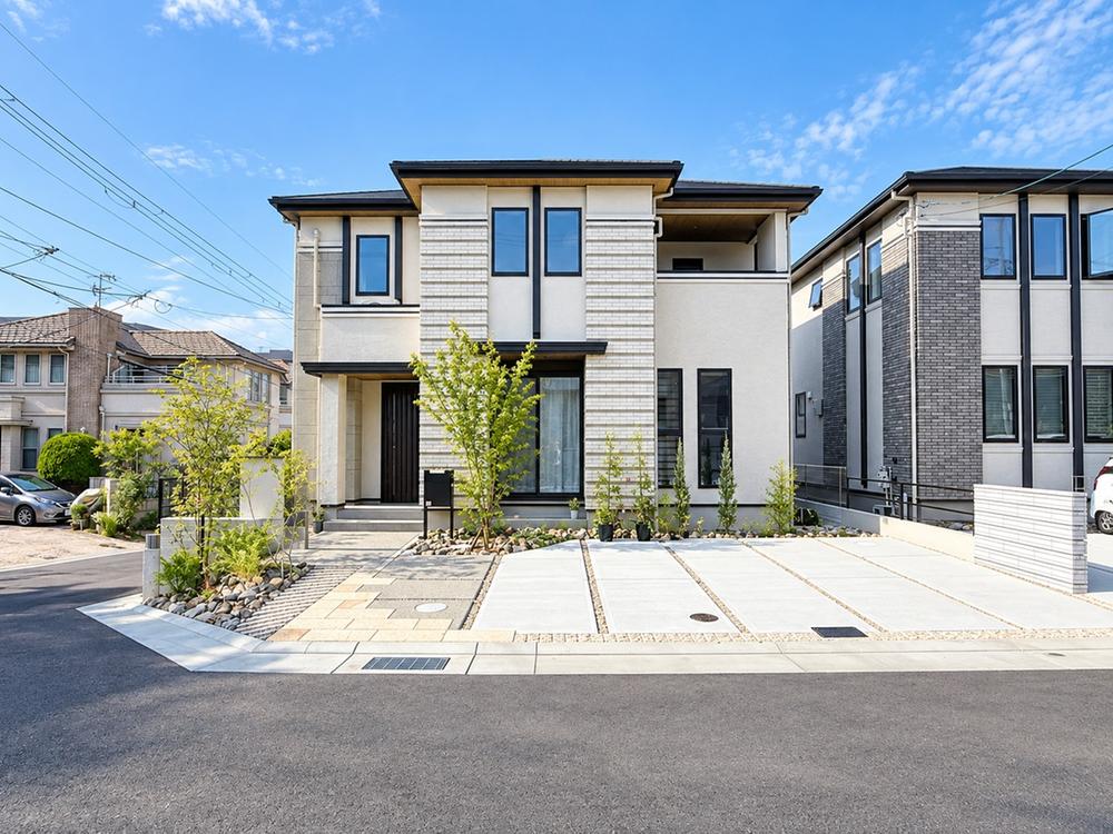 Near-new 3LDK Corner House with Island Kitchen, 5 min to Nigawa, Hyogo