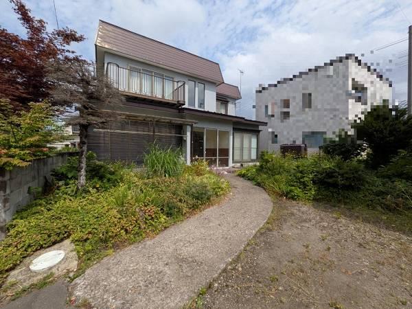 Spacious 6DK House with Renovation Potential in Aomori, Aomori