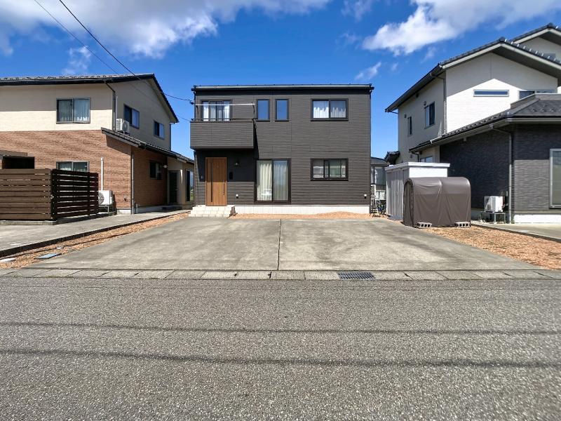 Bright 3LDK with Atrium Living in Kahoku’s Karukano, Ishikawa