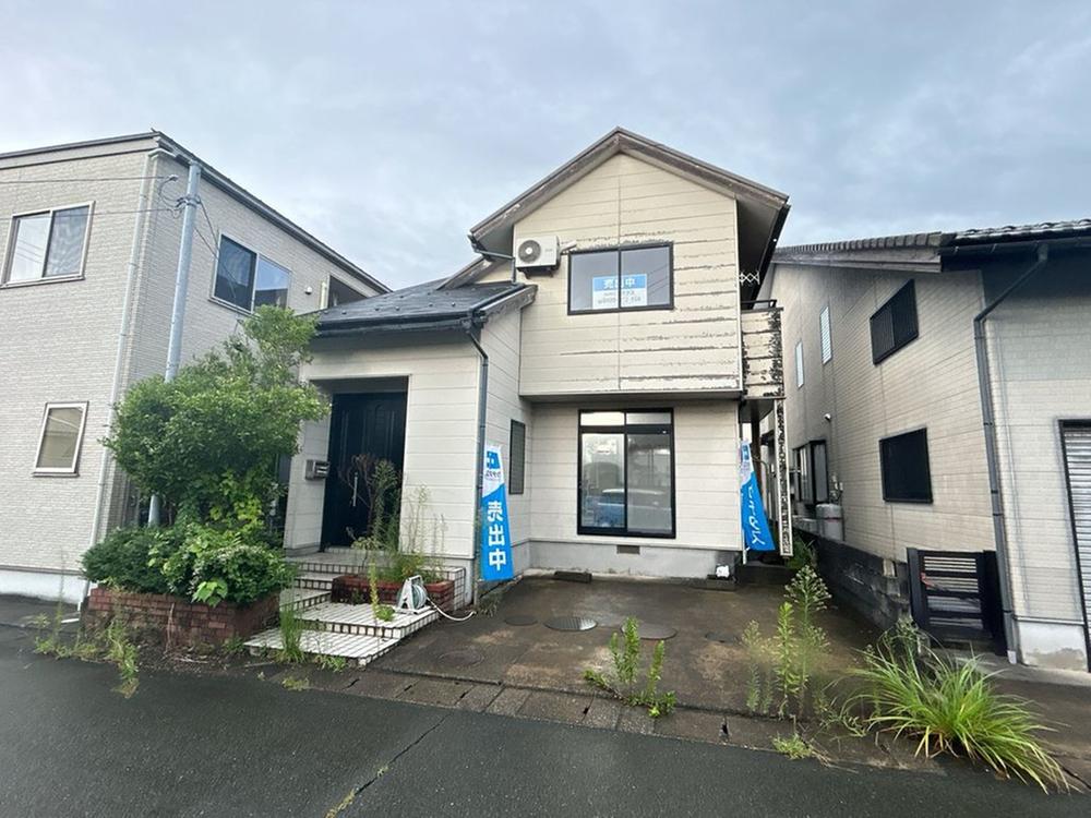Fair 2LDK House in Emorinaka, Fukui — Two-Car Parking, Ready for Renovation, Fukui