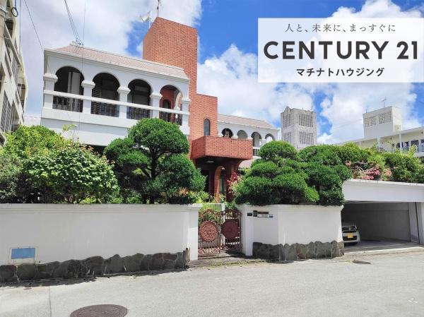 Spacious 8LDK Concrete Home with Atrium and Garden in Urasoe, Okinawa