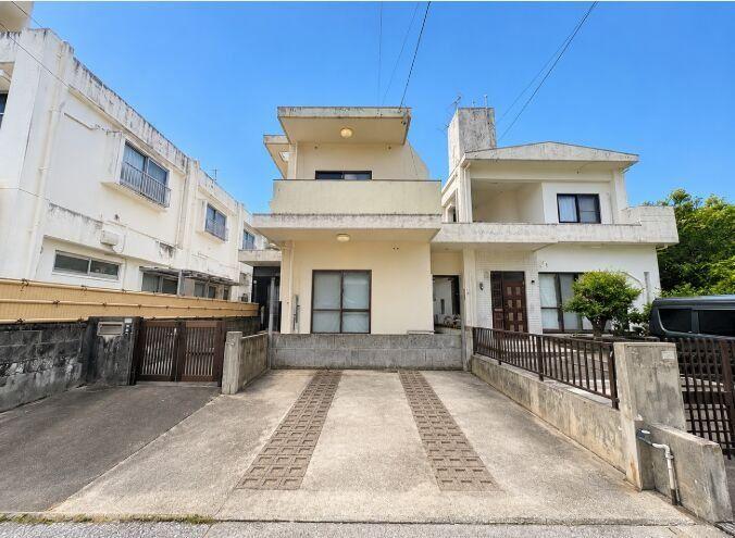 Spacious 4LDK House with Two-Car Parking in Ojana, Okinawa, Okinawa