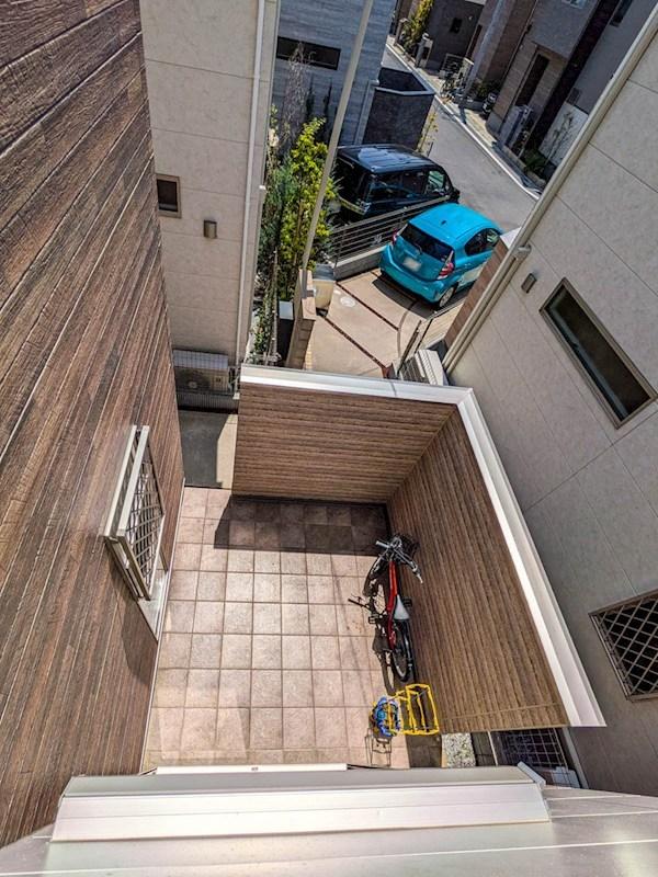 Bright 4LDK Home with Courtyard Terrace and Roof Balcony in Urayasu, Chiba