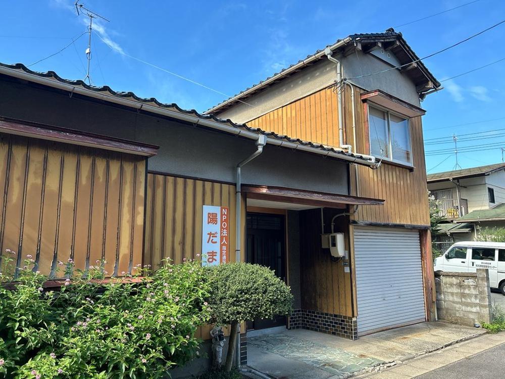 Spacious 4LDK Home with Tatami Rooms and Three-Car Parking in Akagi-cho, Shimane