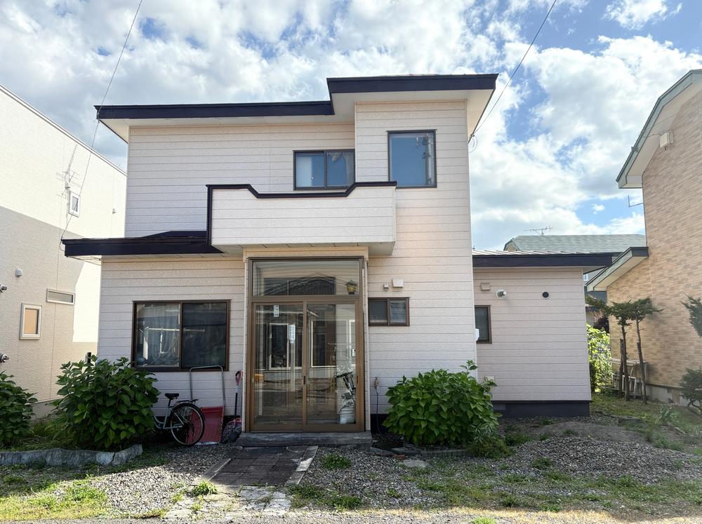 Station-Accessible 4-Room House with Garden in Obihiro, Obihiro, Hokkaido