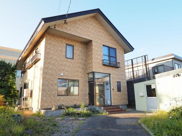Spacious 6LDK Corner-Lot Home in Nagayama, Asahikawa, Hokkaido
