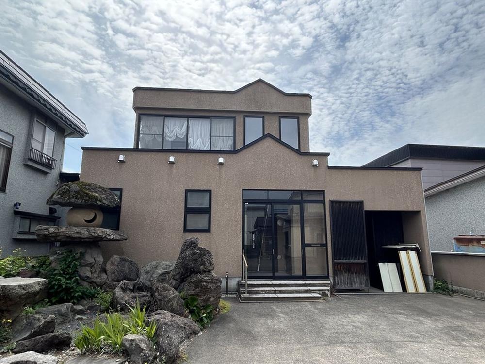 Spacious Renovating 5LDK Home with Parking for Three in Kuroishi, Kuroishi, Aomori