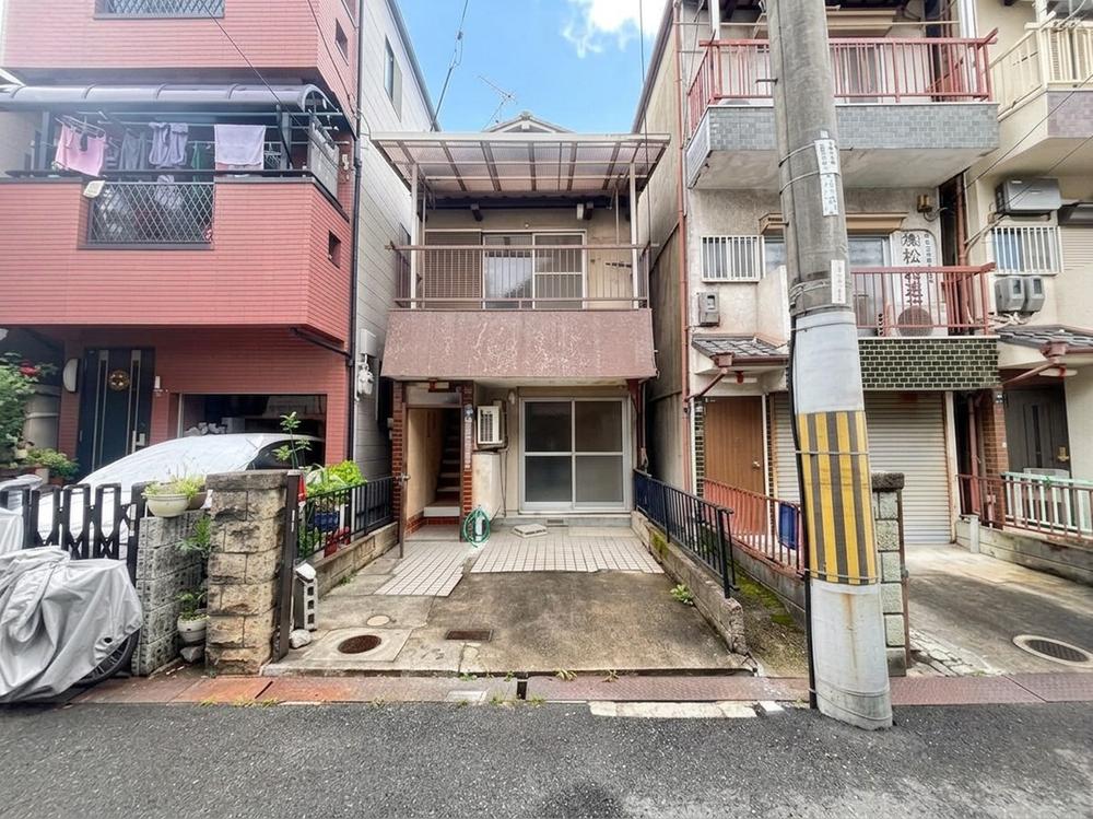 Affordable 3DK Detached Home with Garage in Higashiosaka, Osaka