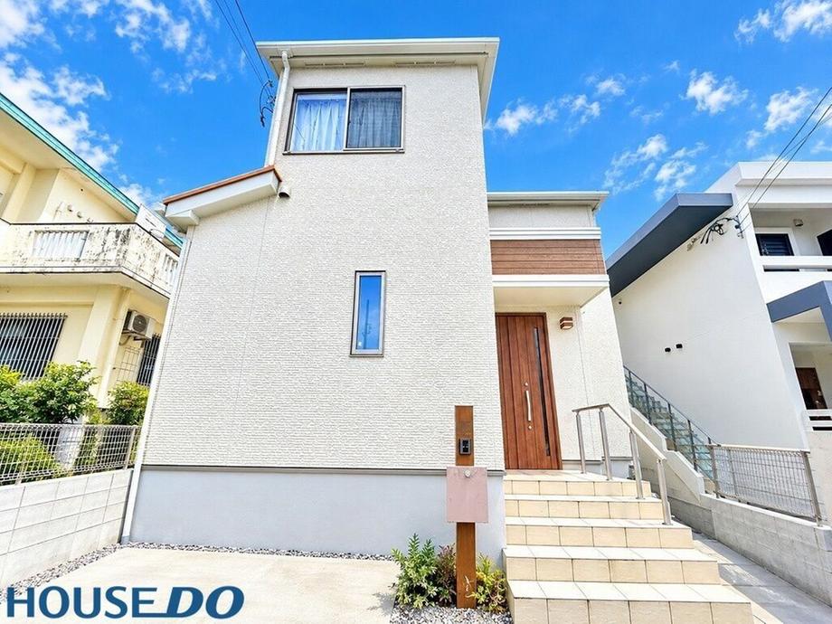 Modern 4LDK Home with Parking for Two in Kamiseido, Chatan, Okinawa