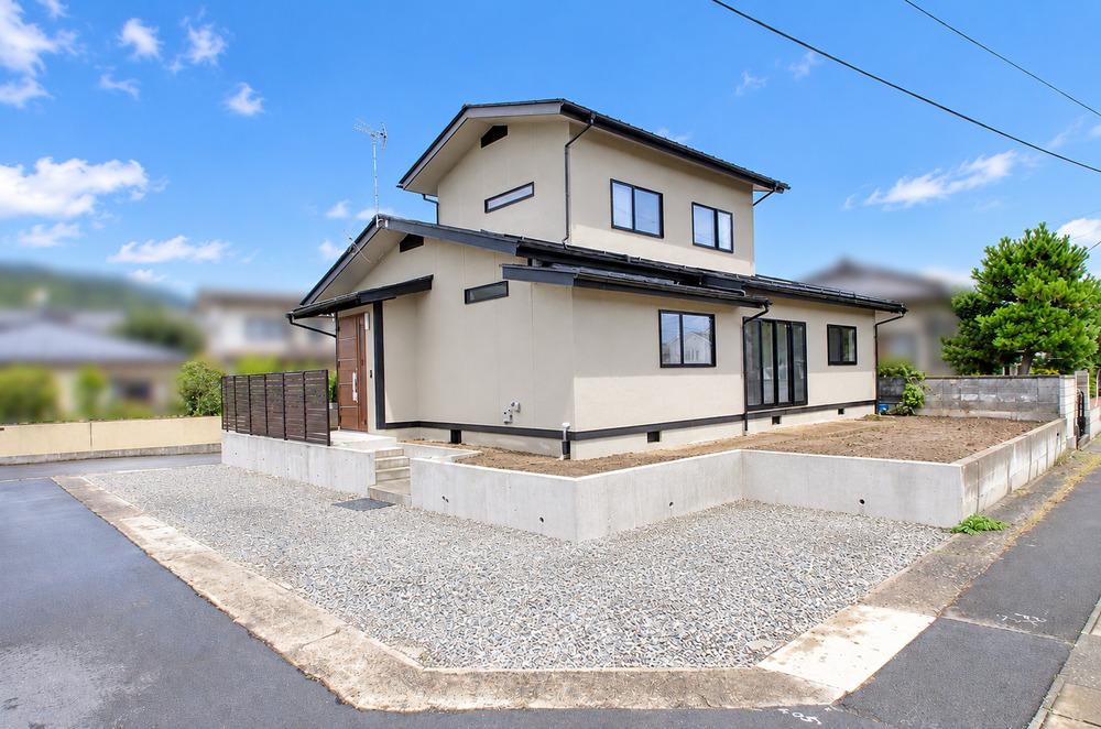 Fully Renovated 5LDK with Expansive Grounds in Nagano, Nagano