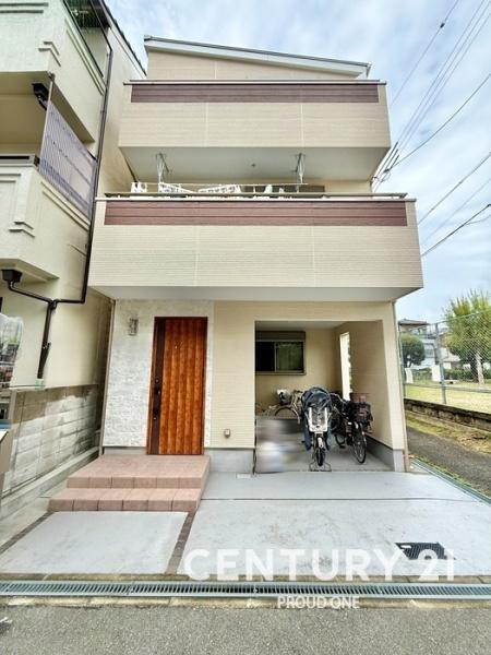 Bright 3LDK+S Home with Flexible Rooms in Moriguchi, Osaka