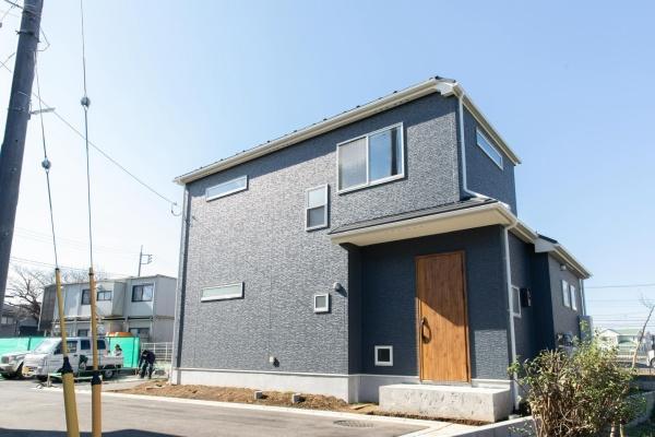 Bright 3LDK Home with 4-Car Parking in Musashimurayama, Tokyo