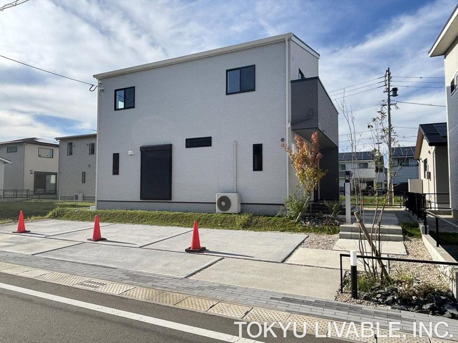 Nearly New ZEH 4LDK+S House with 4-Car Parking in Itoshima, Fukuoka