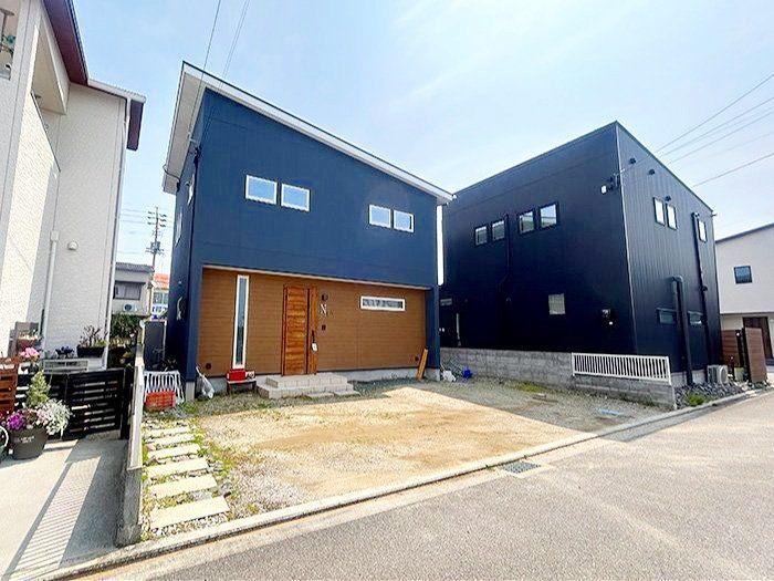 Bright, Renovated 3LDK+S Home with Walk-In Closet in Shimogawa, Iyo, Ehime