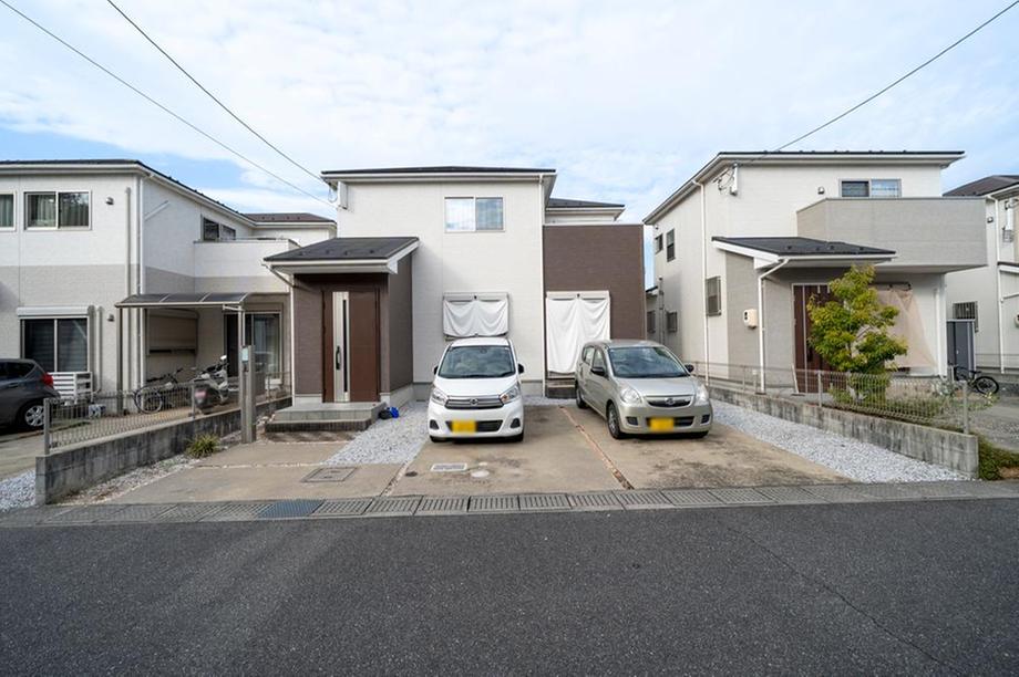 Bright 4LDK Home with Parking for Two in Hiroshima, Hiroshima