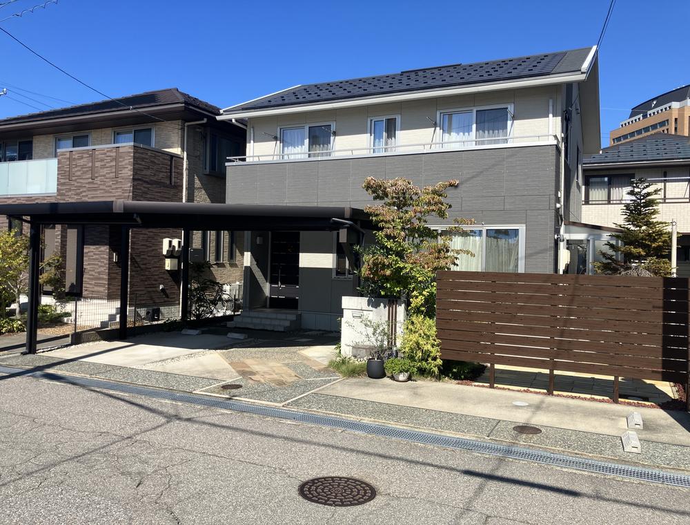 Bright 5LDK Home with Solar Power and South-Facing Balcony in Kanazawa, Kanazawa, Ishikawa