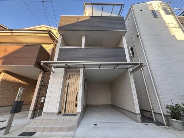 Bright 4LDK Home with an 18-Tatami Living Room in Nishinari, Osaka