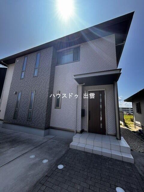 Bright 4LDK Home with a Second Living Room in Wataribashicho, Izumo, Shimane