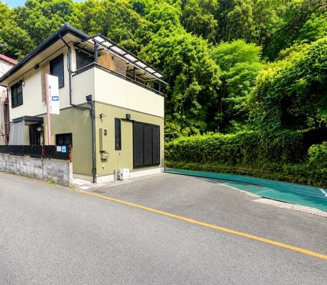 Solar-Ready 3LDK Home with Garden and 3-Car Parking in Uji, Uji, Kyoto