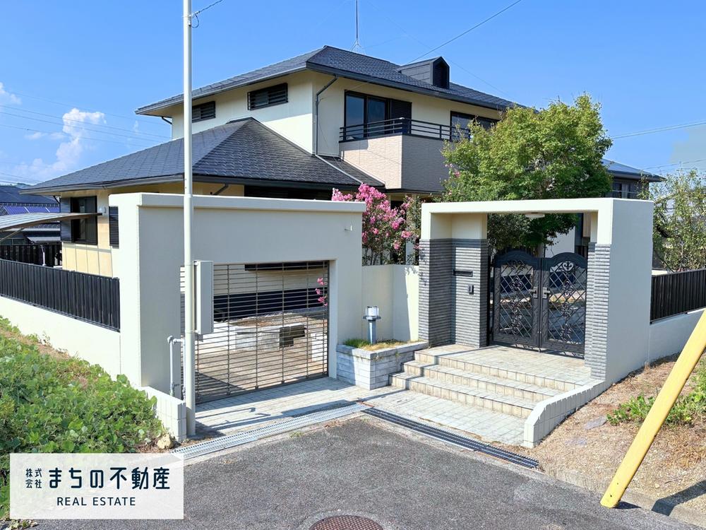 Fully Renovated 4LDK+2S Home with Garden and 3+ Parking Spaces, Akaiwa, Okayama