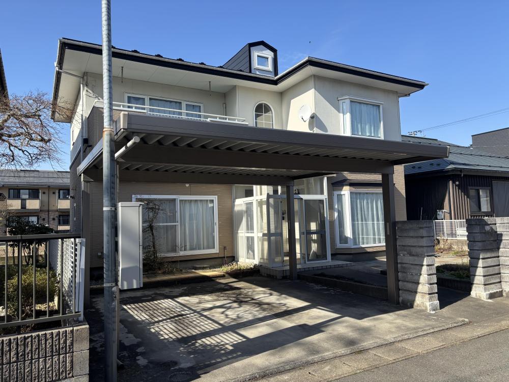 Spacious 4LDK+S Home Near Ushigoegyu Station, Akita