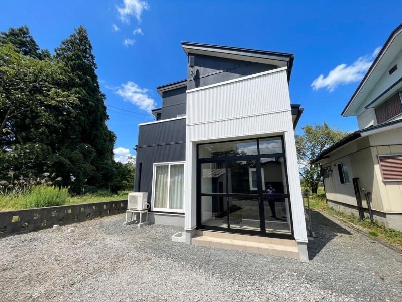 Bright, Renovated 2LDK+S Home with Secure Garage in Yonezawa, Yonezawa, Yamagata