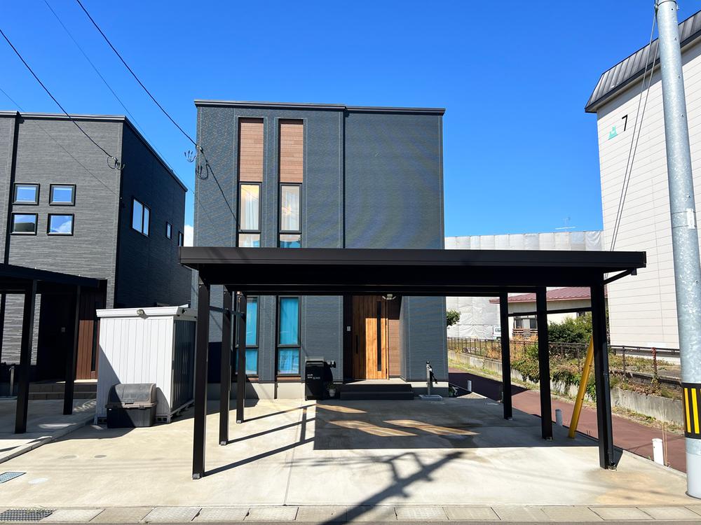 Bright, Fully Renovated 3LDK with Sunroom in Sakuragawa, Aomori