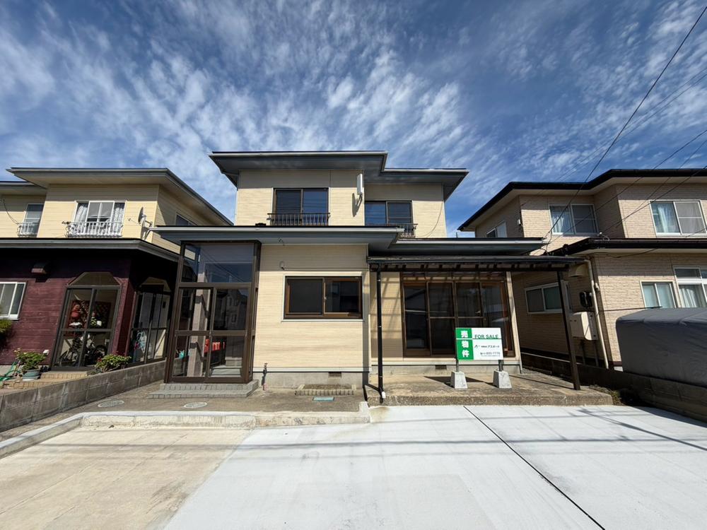 Bright Renovated 3LDK with Parking for Three in Akita, Akita