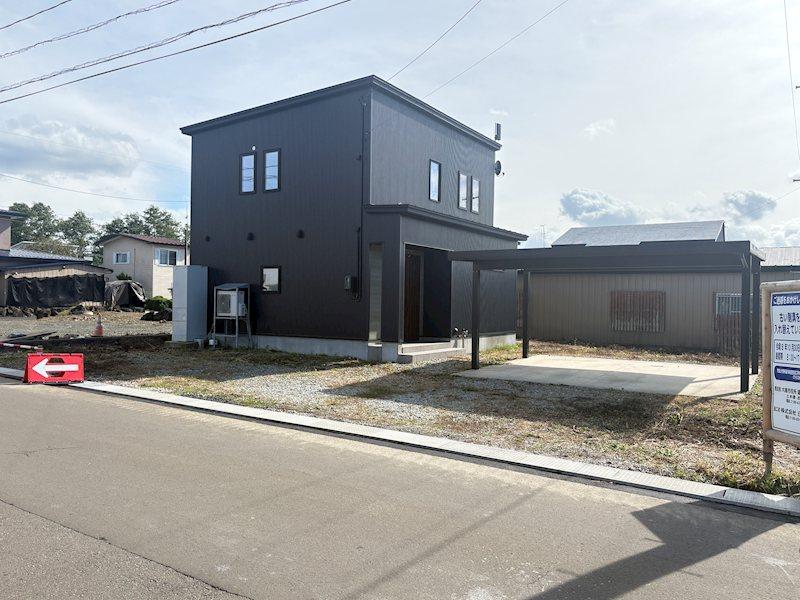 Modern 3LDK with Spacious Walk-In Closet and Two-Car Carport in Odate, Odate, Akita