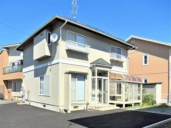 Bright 4LDK Home with Sunroom in Higashinakano, Morioka, Iwate