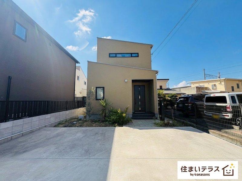 Near Chayamachi Station: Bright 4LDK+S Home with Parking for 3+ Cars, Kurashiki, Okayama