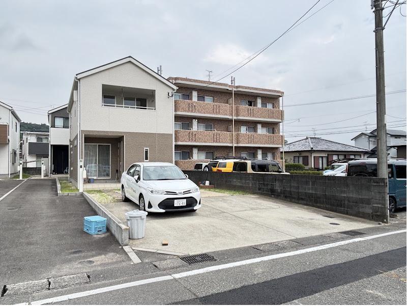 Modern, Earthquake-Resistant 4LDK Home in Tsukahara, Miyazaki