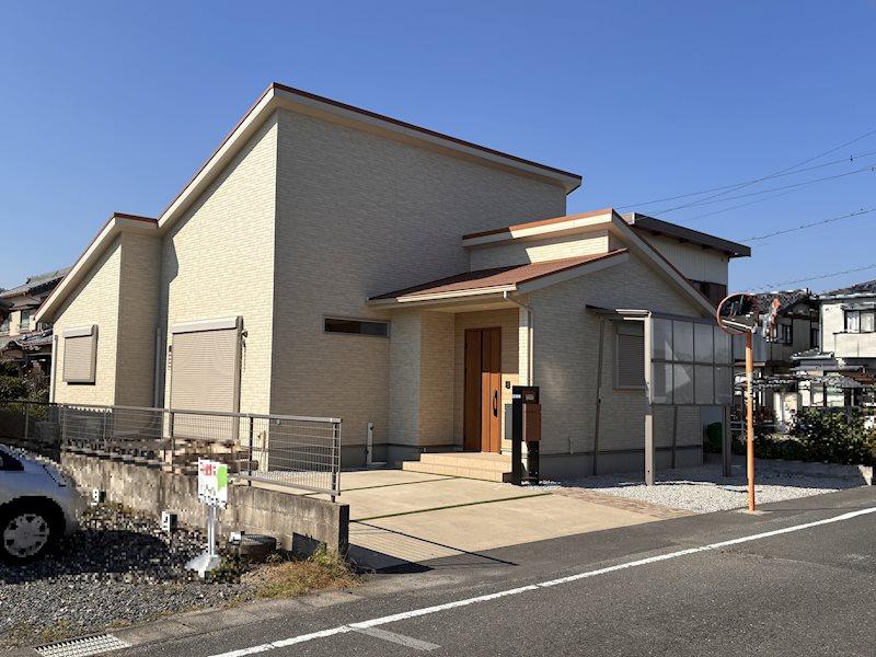 Modern 2LDK Home with a Spacious Garden Plot in Suzuka, Suzuka, Mie