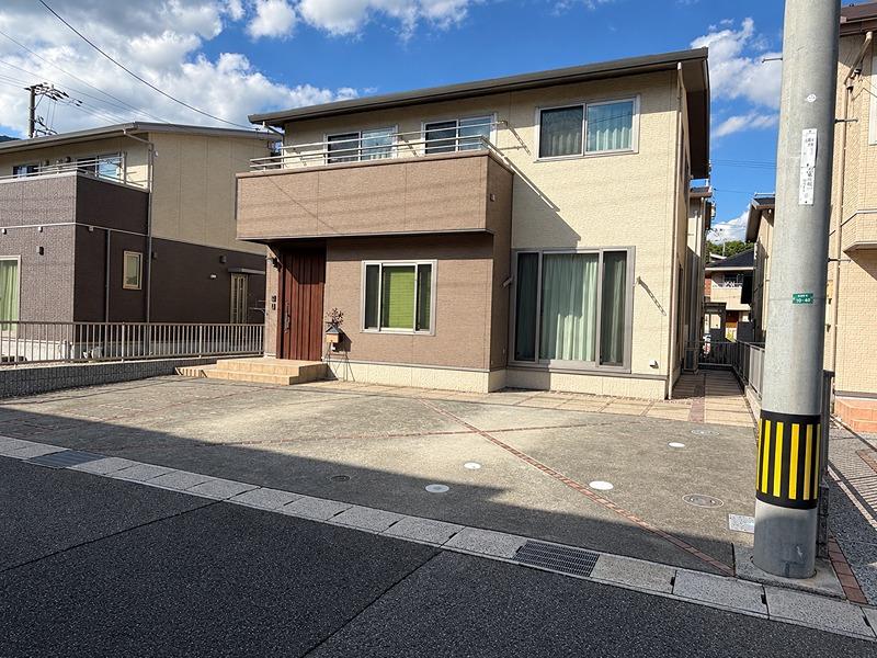 Bright 5LDK Home with South-Facing Balcony in Otagakeoka, Otake, Hiroshima